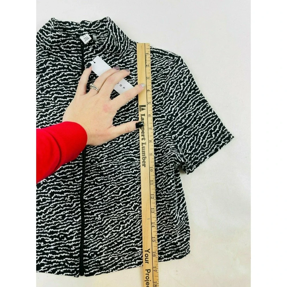 Topshop Crop Shirt Women's Size 10 Black White Zebra Print Full Zip Short Sleeve - Picture 4 of 8